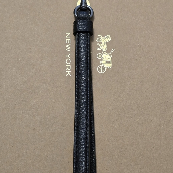 Coach detachable Wrist strap - Picture 2 of 9